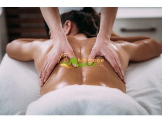 Masseur au spa pour les femmes