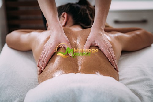 masseur-au-spa-pour-les-femmes-big-0